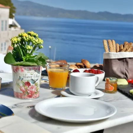 Douskos Port House 4* Hydra (Saronic Islands)