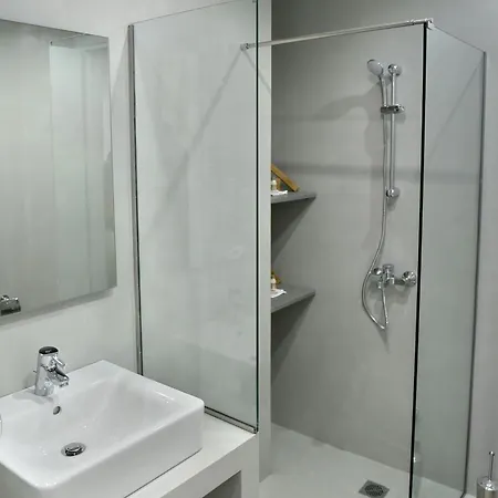 Douskos Port House 4*