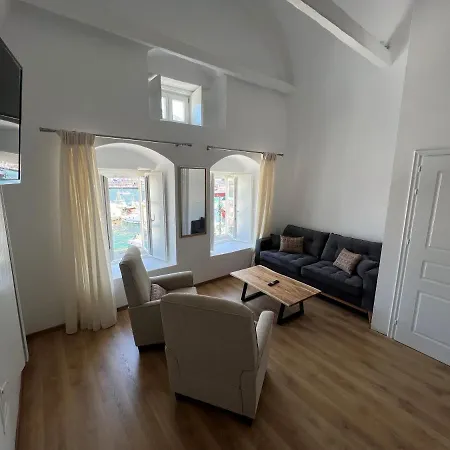 Douskos Port House Hotel